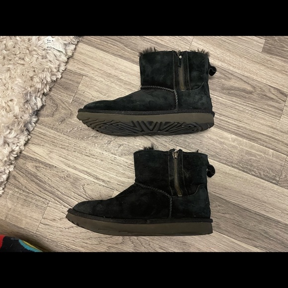 Ugg Classic Mini - Black - Size 4 - Picture 12 of 16